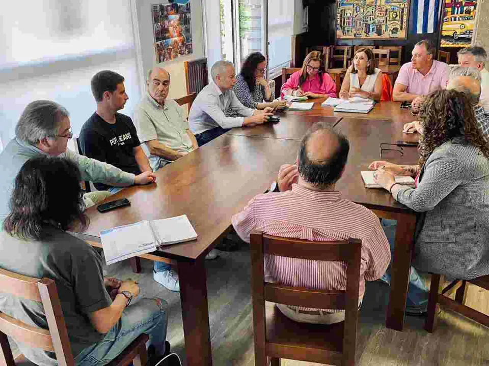 Foto de archivo de una reunión de los comités comarcales Asón-Agüera y Trasmiera con Paula Fernández Viaña